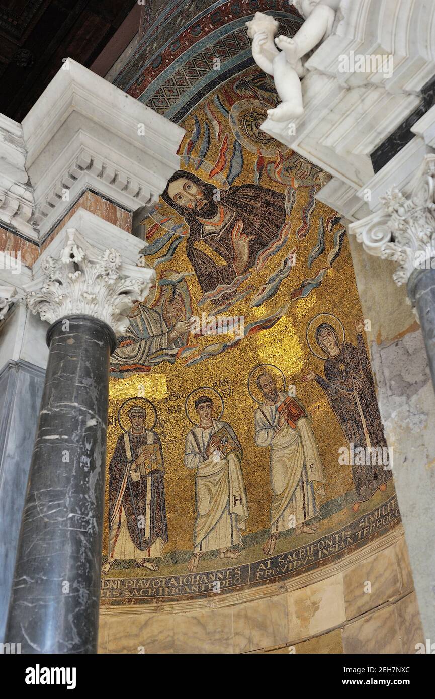 Italia, Roma, San Giovanni in Laterano, Battistero Lateranense, battistero, Cappella di San Venanzio, mosaici absidali medievali Foto Stock