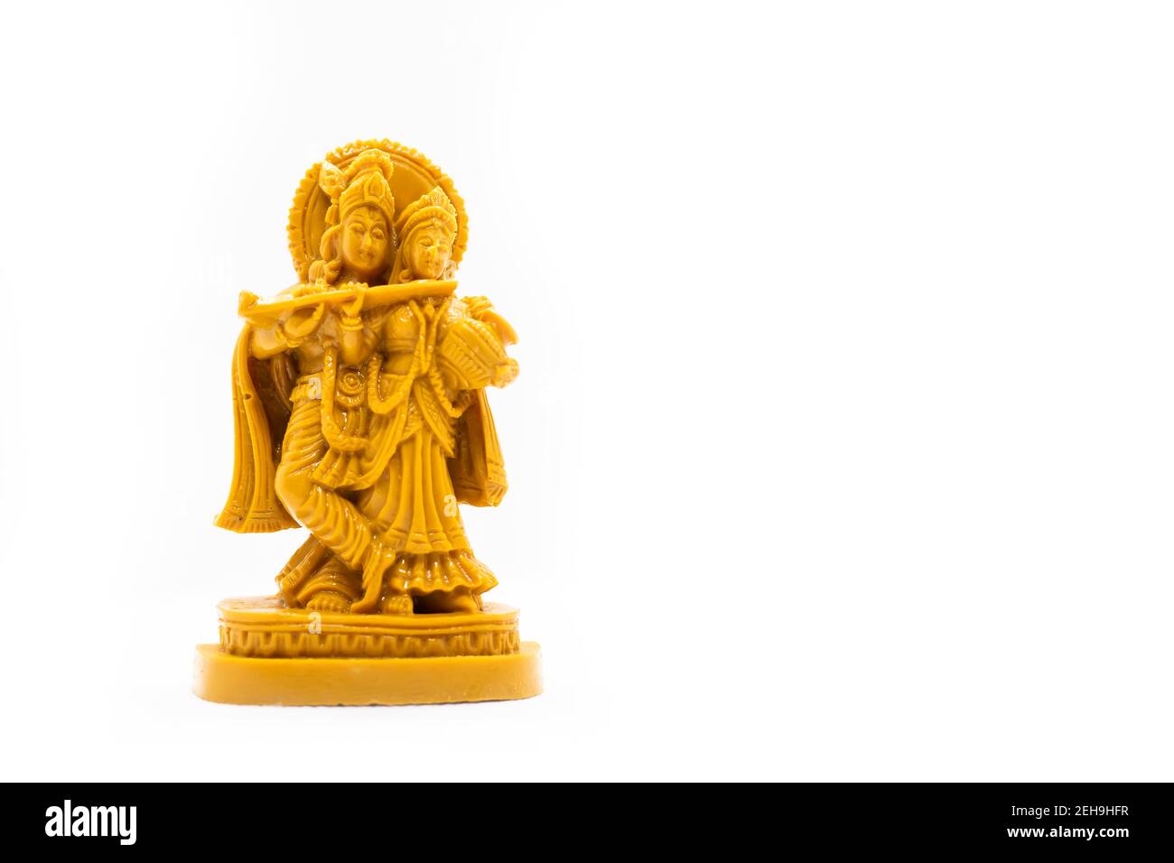 Statua di Lord Radha Krishna isolata su sfondi bianchi Foto Stock
