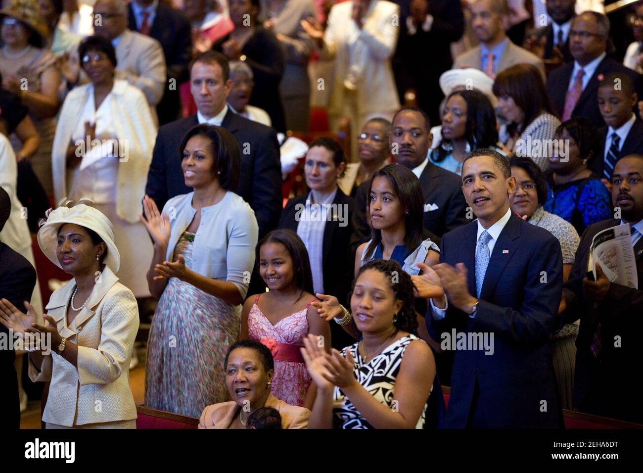 Il presidente Barack Obama, la prima signora Michelle Obama, e le figlie Malia e Sasha frequentano il servizio della chiesa di Pasqua alla chiesa Battista di Shiloh a Washington, D.C., domenica 24 aprile 2011. Foto Stock