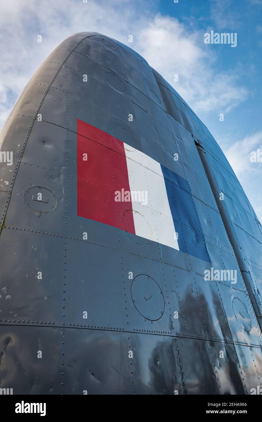 Bandiera britannica sulla pinna di coda di una vecchia guerra mondiale 2 bombardiere Foto Stock