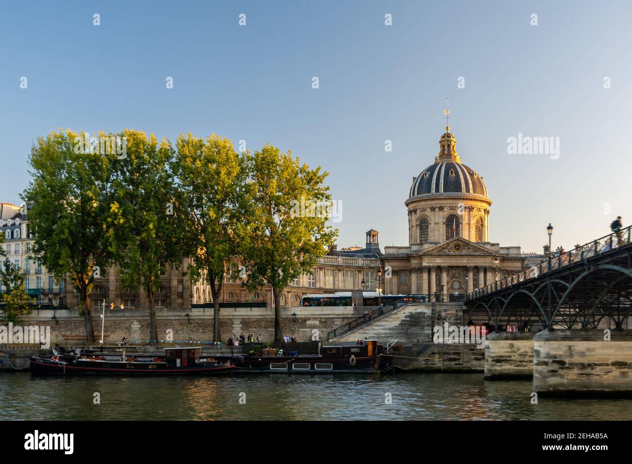 Parigi, Francia - 29 agosto 2019 : costruzione dell'Istituto di Francia a Parigi, che ospita l'Accademia Francese delle Scienze, fondata nel 1666 da Luigi XIV Uno Foto Stock