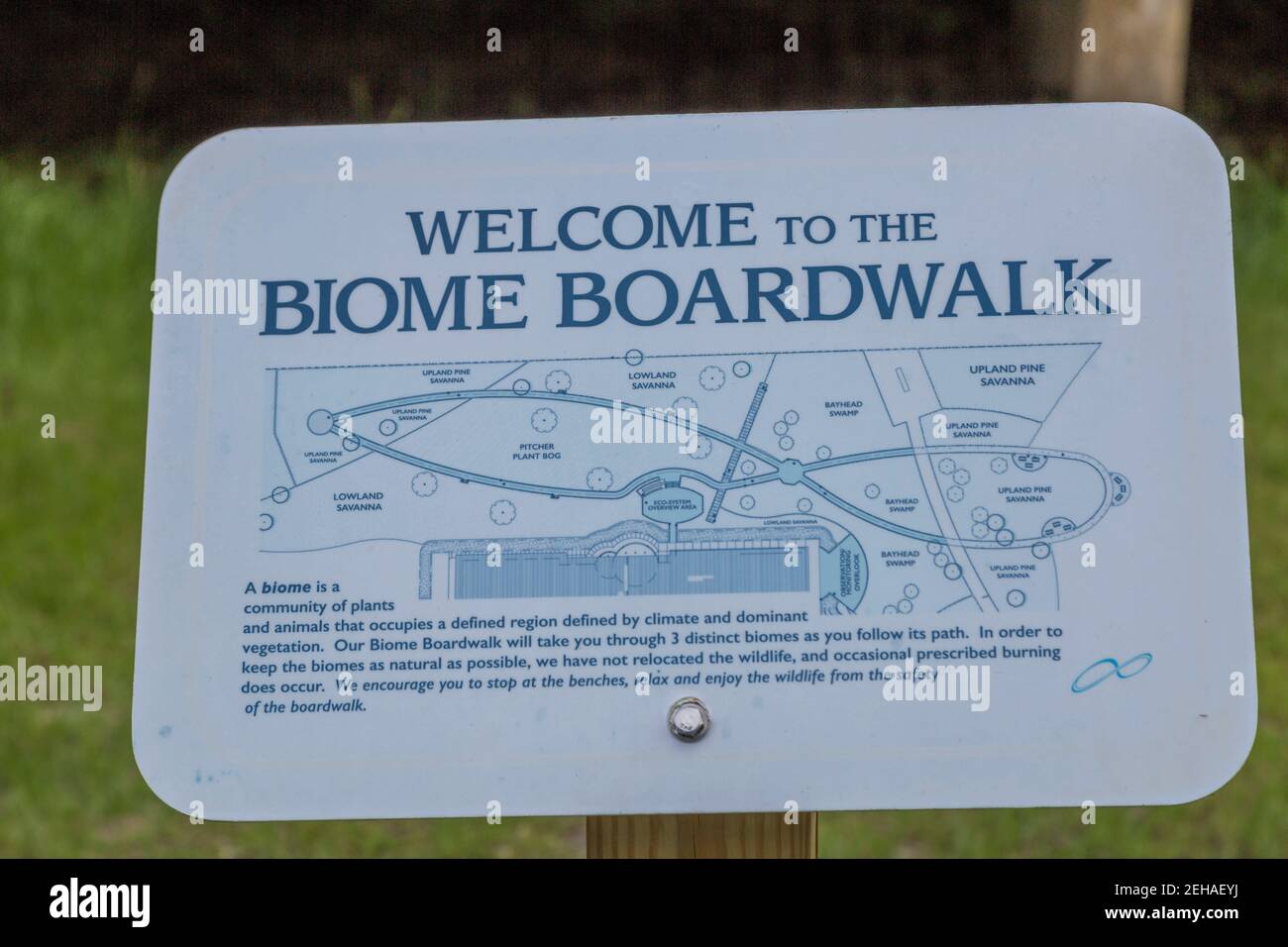 Cartello all'ingresso del Biome Boardwalk presso l'Infinity Science Center presso il John C. Stennis Space Center, nella contea di Hamock, Mississippi Foto Stock