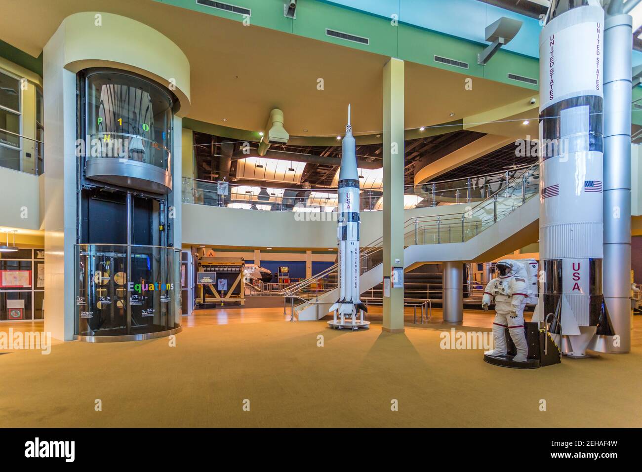 Mostre all'interno del centro visitatori dell'Infinity Science Center presso il John C. Stennis Space Center, nella contea di Hamock, Mississippi Foto Stock