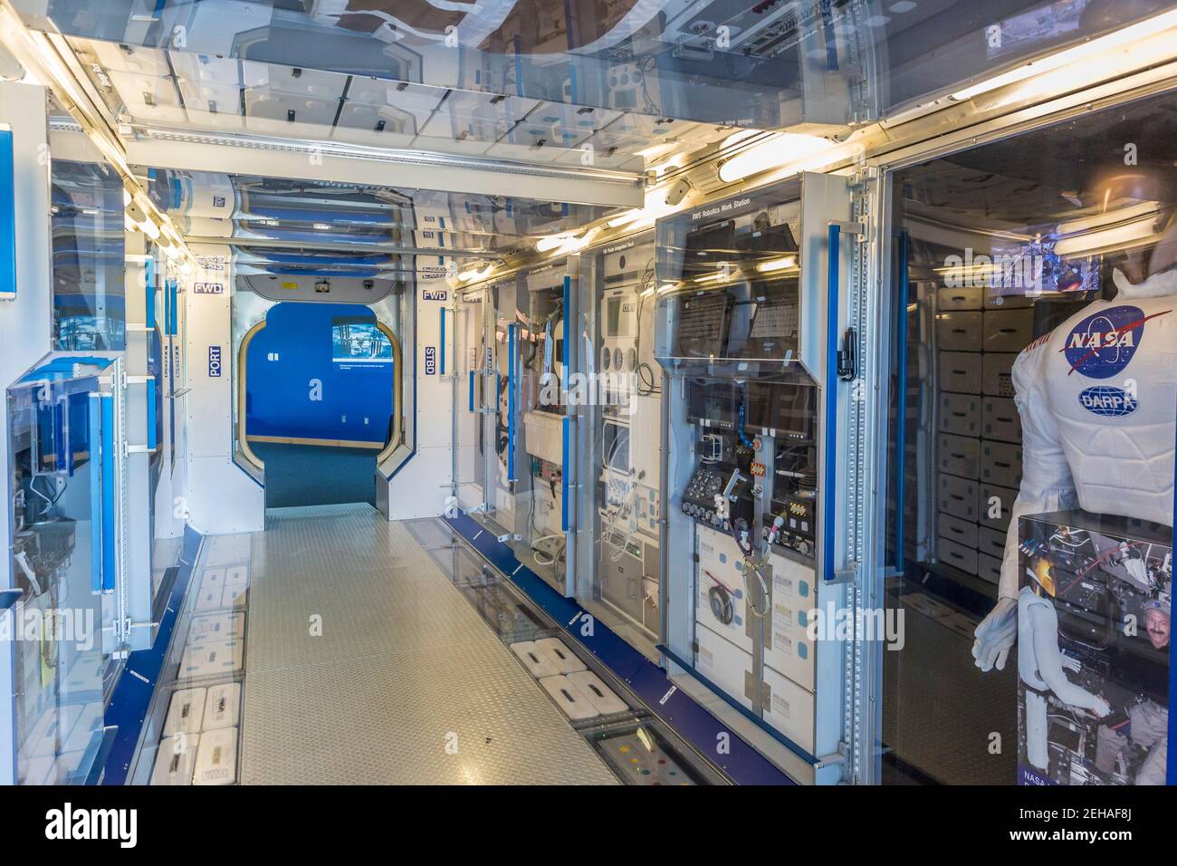 Mostra Walk-through Space Station all'interno del centro visitatori dell'Infinity Science Center presso il John C. Stennis Space Center, nella contea di Hamock, Mississippi Foto Stock Mostra Walk-through Space Station all'interno del centro visitatori dell'Infinity Science Center presso il John C. Stennis Space Center, nella contea di Hamock, Mississippi Foto Stock