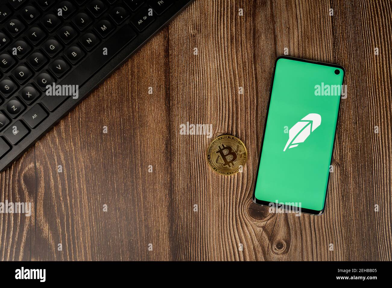 Logo dell'app Robinhood con Bitcoin e tastiera Foto Stock