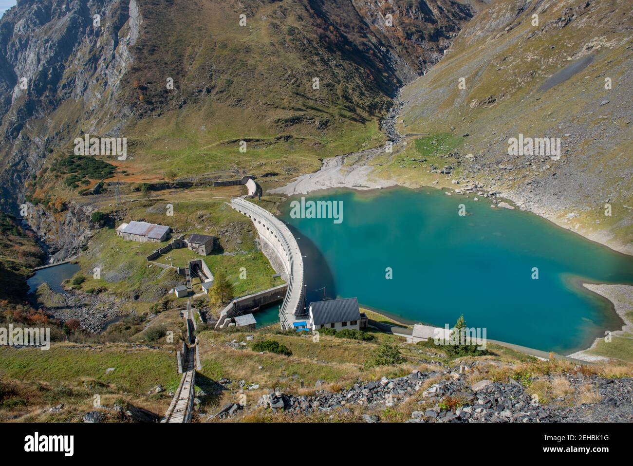 Diga del lago Bardellino dove inizia il fiume serio Foto Stock