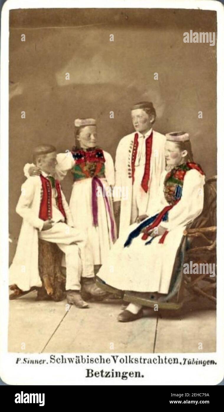 P sinner - Schwäbische Volkstrachten. Vier-Personen-Familie aus Betzingen (Sammelbild ca1867). Foto Stock