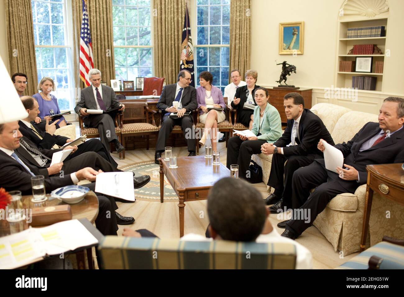 Il presidente Barack Obama incontra i consiglieri durante il briefing giornaliero economico presidenziale presso l'Ufficio ovale, 26 giugno 2009. Foto Stock