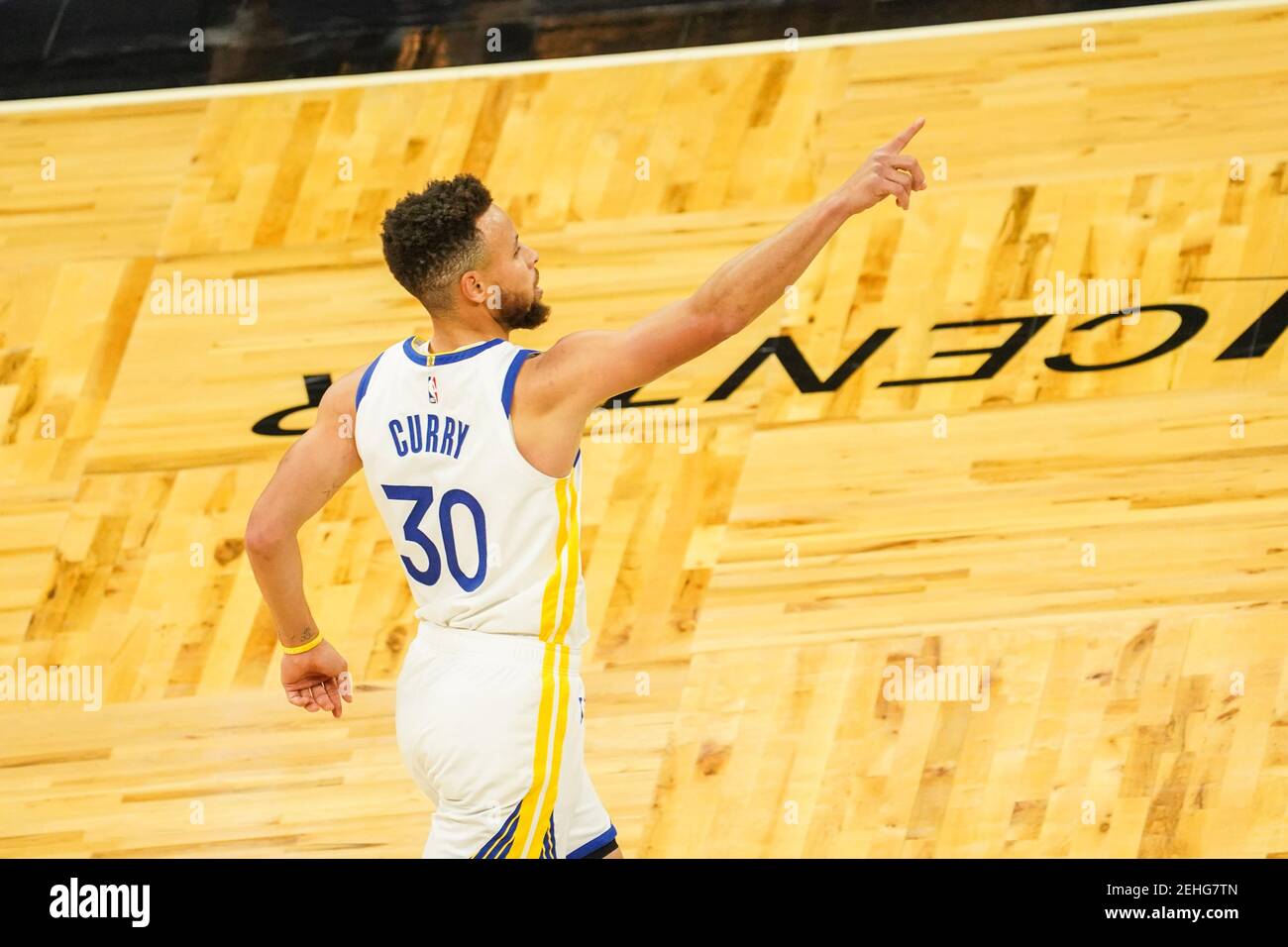 Orlando, Florida, USA, 19 febbraio 2021, Il giocatore dei Guerrieri dello Stato d'Oro Steph Curry festeggia dopo aver segnato contro la magia di Orlando all'Amway Center (Photo Credit: Marty Jean-Louis) Credit: Marty Jean-Louis/Alamy Live News Foto Stock