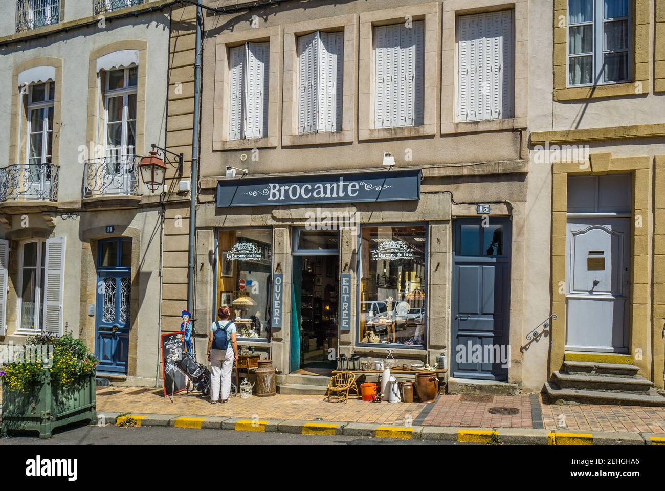 Negozio di antiquariato a Grande Rue Chauchien, Autun, dipartimento di Saône e Loira, regione Borgogna-Francia-Comté, Francia Foto Stock