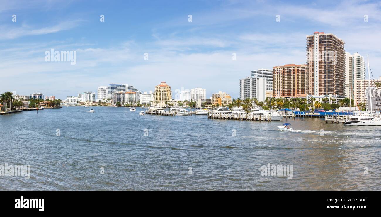 Fort Lauderdale skyline Florida Downtown panorama vista panoramica porto turistico della città barche in barca Foto Stock