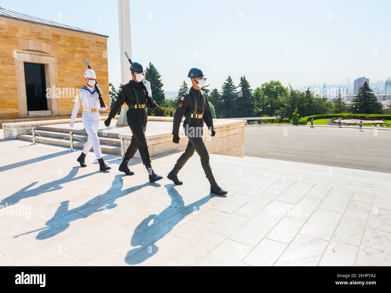 ANKARA, TURCHIA - 3 SETTEMBRE 2020: Soldati turchi che camminano per cambiare la guardia ad Anitkabir. Anitkabir è il Mausoleo di Mustafa Kemal Ataturk. Foto Stock