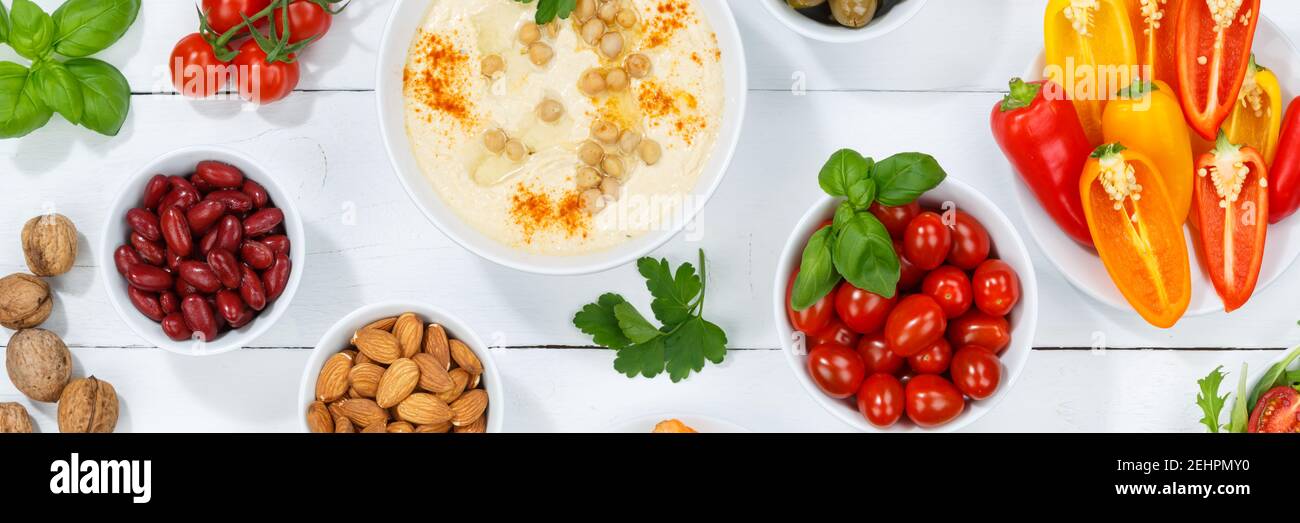 Verdure di fondo vegano sano pulito mangiare cibo organico su un striscione in legno Foto Stock