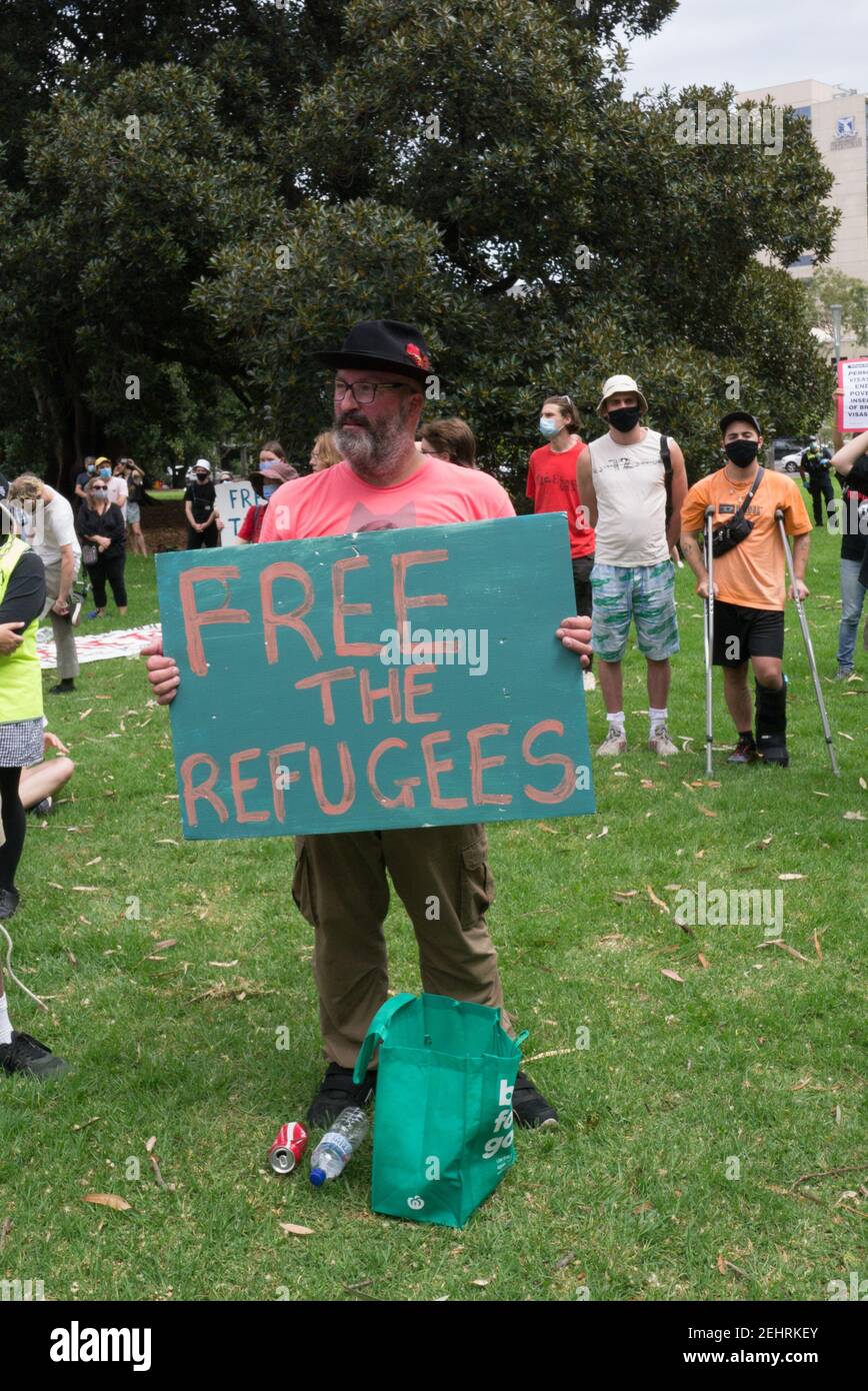 Liberare il raduno dei rifugiati tenutosi a Melbourne, Australia, per fare pressione sul governo australiano affinché liberi tutti i rifugiati detenuti dal governo. Foto Stock