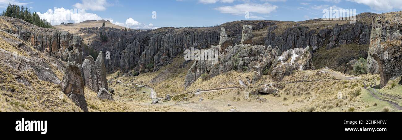 Los Frailones, i frati o monaci di pietra, Cumbe Mayo sito archeologico, Cajamarca, Perù Foto Stock