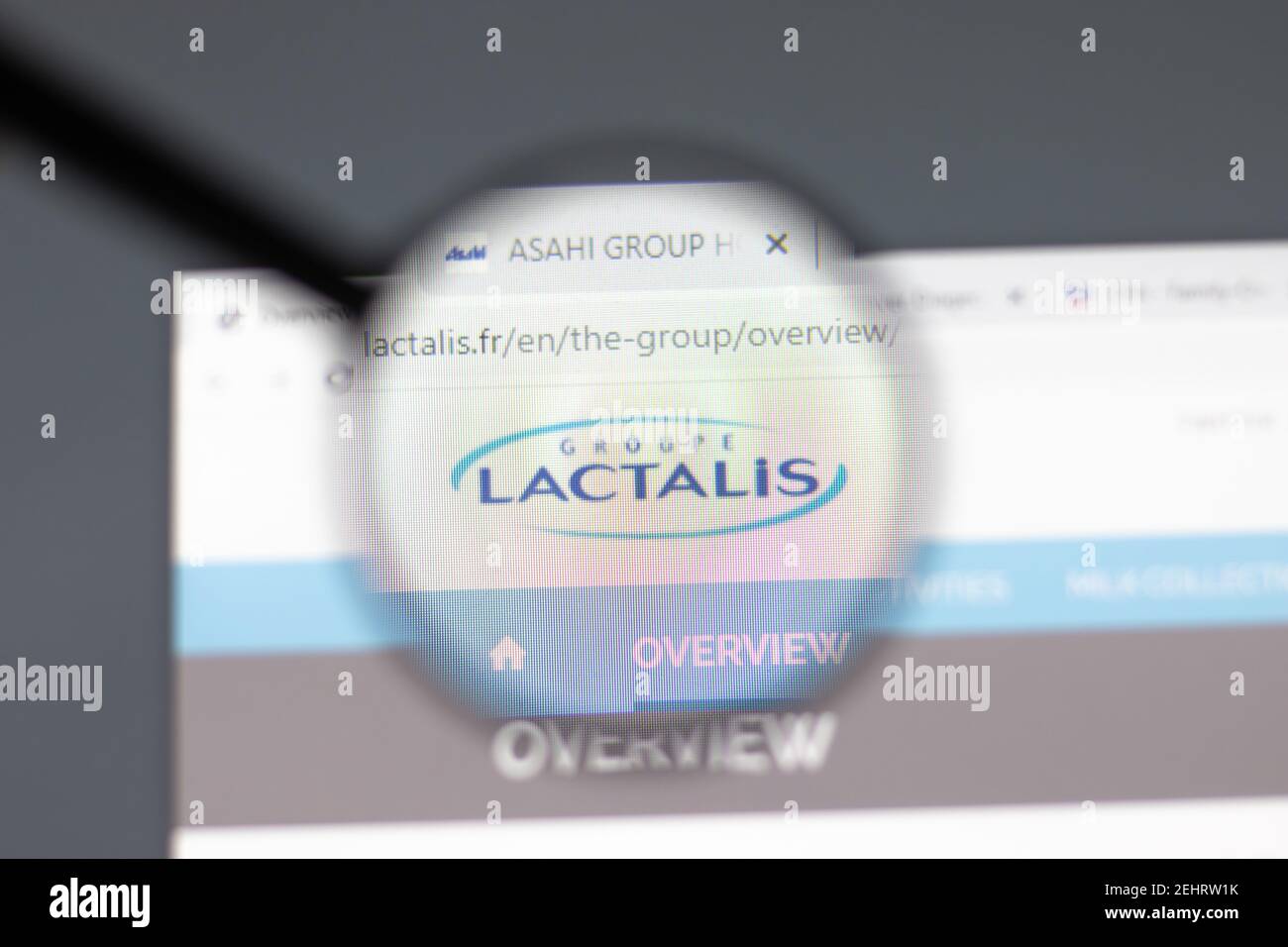 New York, USA - 15 Febbraio 2021: Sito Lactalis in browser con logo aziendale, editoriale illustrativo Foto Stock