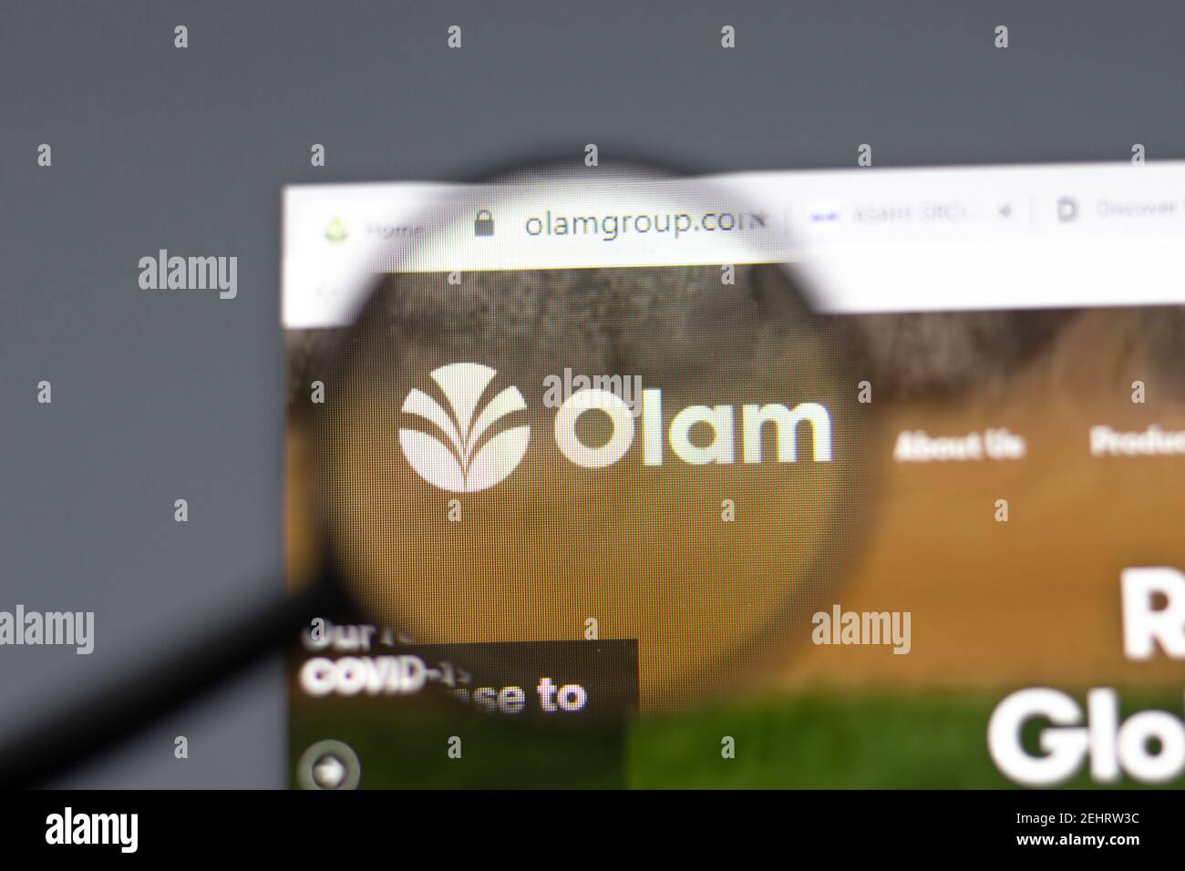 New York, USA - 15 Febbraio 2021: Olam International website in browser with Company logo, Editorial illustrativa Foto Stock