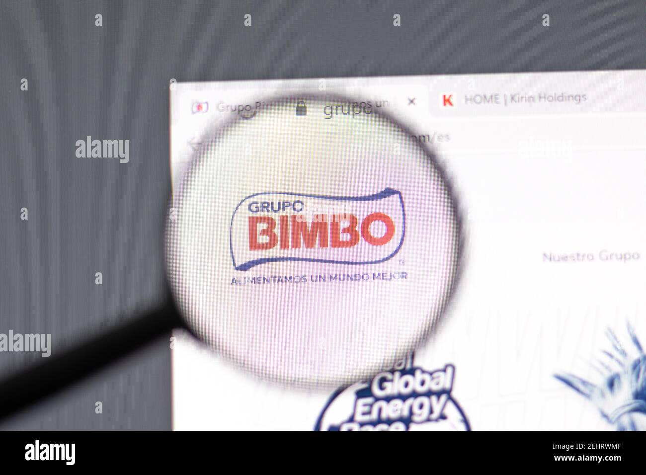 New York, USA - 15 febbraio 2021: Sito web Grupo Bimbo in browser con logo aziendale, editoriale illustrativo Foto Stock