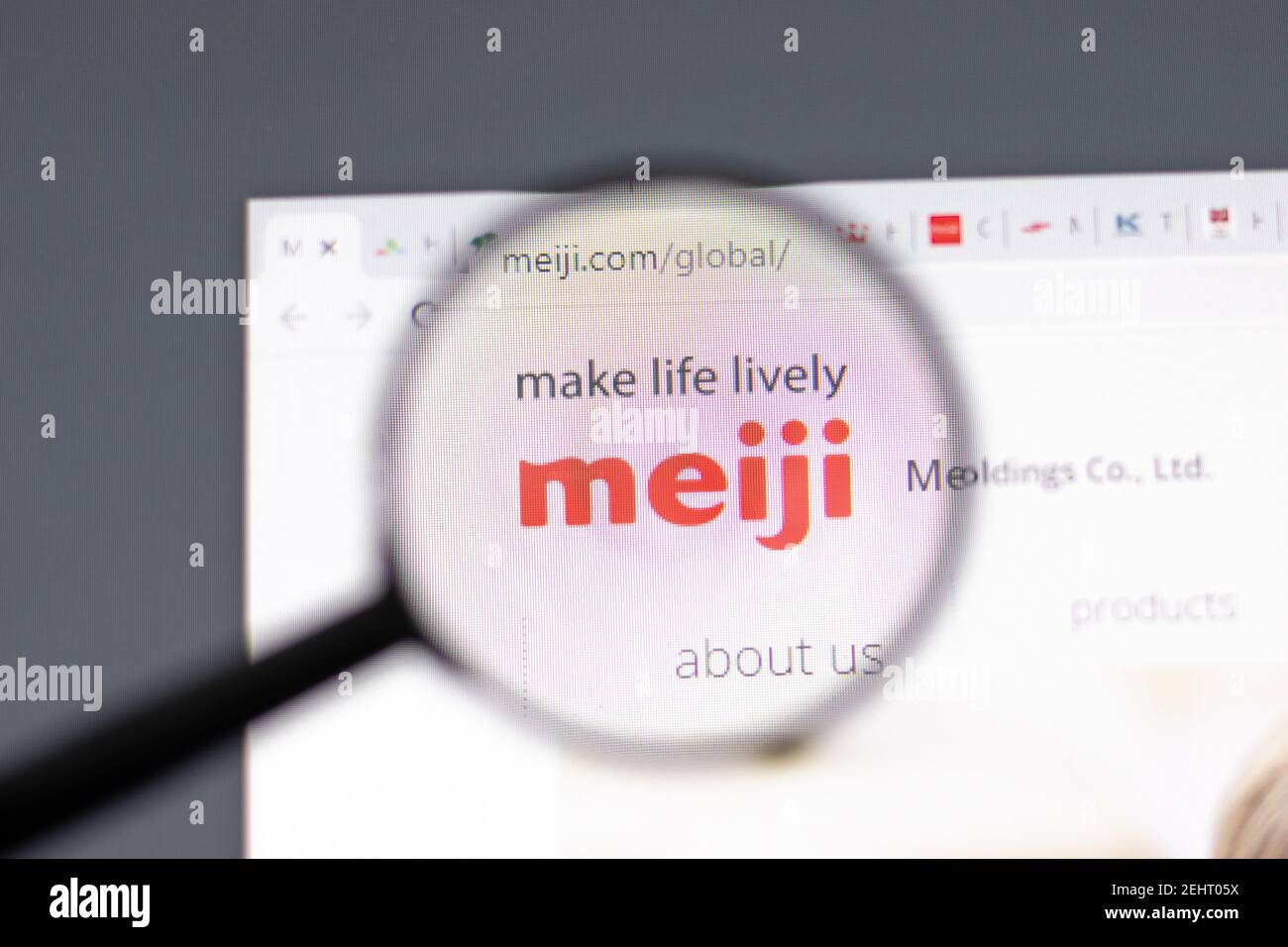 New York, USA - 15 Febbraio 2021: Sito Meiji Holdings in browser con logo aziendale, editoriale illustrativo Foto Stock