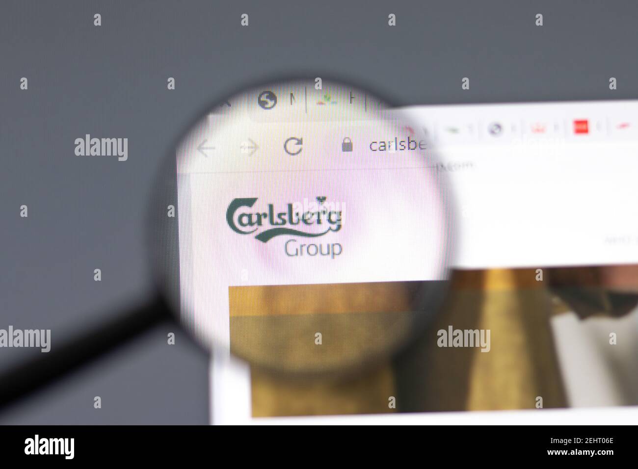 New York, USA - 15 febbraio 2021: Sito del Gruppo Carlsberg in un browser con logo aziendale, Editoriale illustrativo Foto Stock