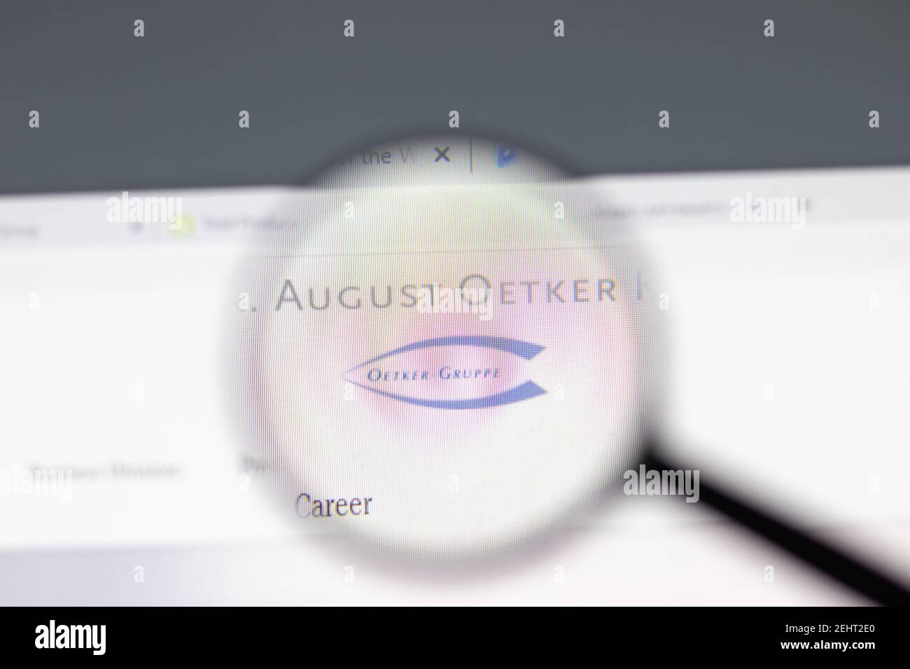 New York, USA - 15 Febbraio 2021: Sito web del Gruppo Oetker in browser con logo aziendale, Editoriale illustrativo Foto Stock