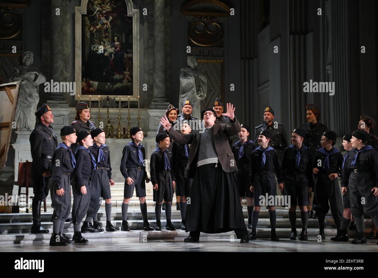 Sydney, Australia. 20 febbraio 2021. La celebre produzione della Tosca di Puccini di John Bell torna alla Sydney Opera House lunedì 22 febbraio e si svolge fino al 13 marzo. Ambientato nella Roma occupata dai nazisti nel 1943, l’immaginario storico della visione di Bell suscita memoria ed emozioni nella storia dell’amore appassionato, di una straordinaria eroina e di uno dei più grandi cattivi dell’opera, il tutto interpretato negli incredibili set di Michael Scott-Mitchell. Soprannominata la ‘Lady Gaga of Opera’, la stella lirica internazionale Carmen Giannattasio guida il cast in questa celebrazione dell’eroismo di coloro che scelgono la morte Foto Stock