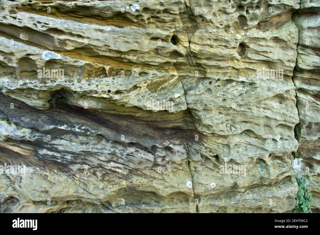 Studiare le strutture in strati rocciosi può darci una chiara indicazione di habitat antichi. Queste sono pietre di sabbia a croce del periodo Jurassico Foto Stock