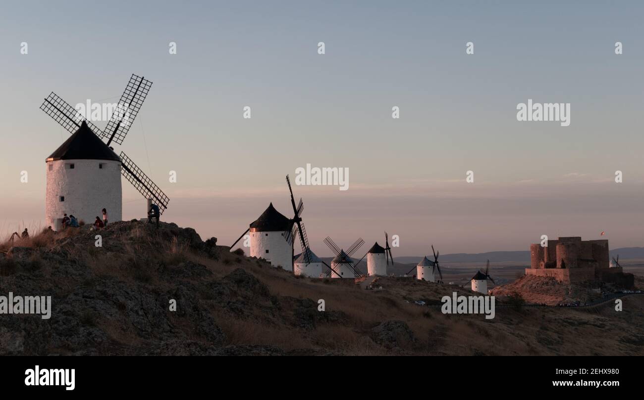 mulini a vento di consuegra, toledo, spagna dal percorso di don chisciotte de la mancha Foto Stock