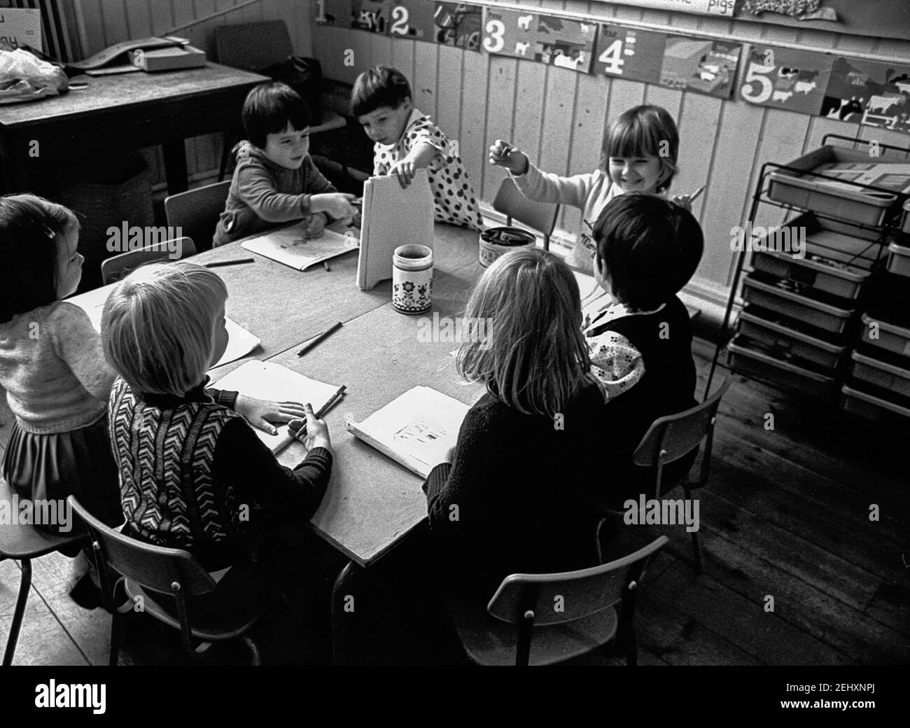 Classe di accoglienza per la scuola dei bambini Foto Stock