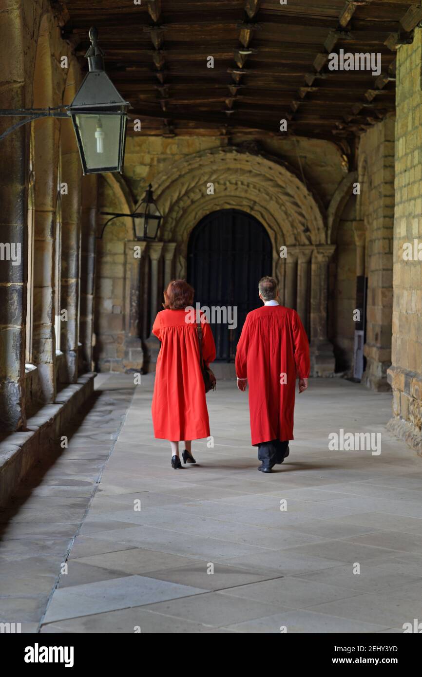 Durham, contea di Durham, Inghilterra. Studenti universitari post-laurea alla cerimonia di laurea. Foto Stock