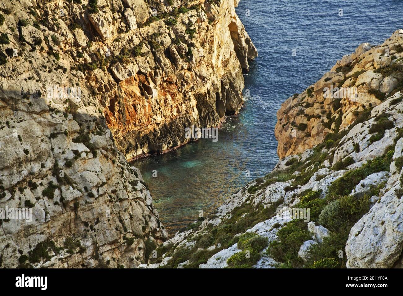 Mare Mediterraneo nei pressi di Zurrieq. Malta Foto Stock