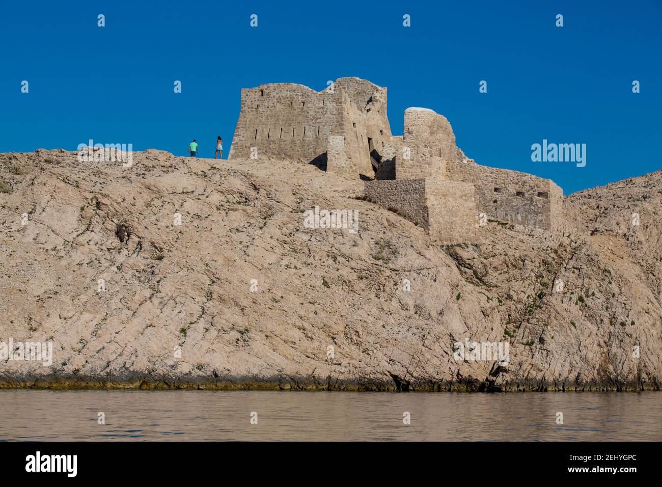 Vecchia fortezza di pietra Fortica su una scogliera rocciosa dell'isola Pag Foto Stock