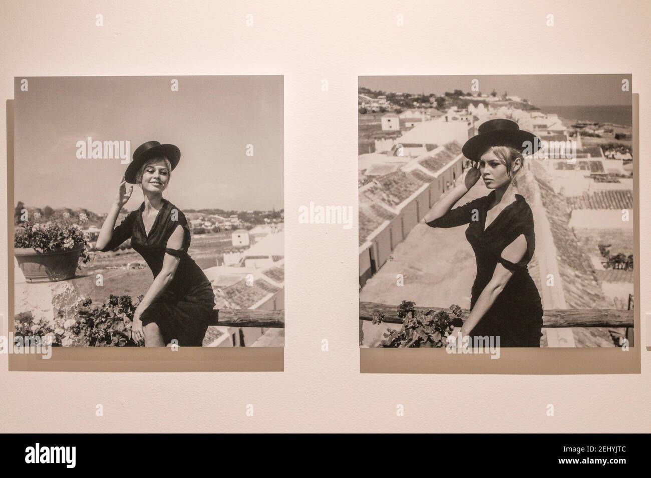 20 febbraio 2021: 20 febbraio 2021 (Malaga) una mostra fotografica inedita di la Térmica mostra il passaggio della stella Brigitte Bardot attraverso Malaga una mostra fotografica inedita sul passaggio della stella del film Brigitte Bardot attraverso la provincia di Malaga in occasione della ripresa del film 'i gioiellieri della luna di compensazione'. Diretto da Roger Vadim, che all'epoca era marito di Bardot, nel 1957, e prodotto da Raoul LÃ¨vy, recitava il mito francese. 'Brigitte Bardot, mito e cliché a Malaga' è composto da 61 fotografie e 27 pezzi tra riviste, b Foto Stock