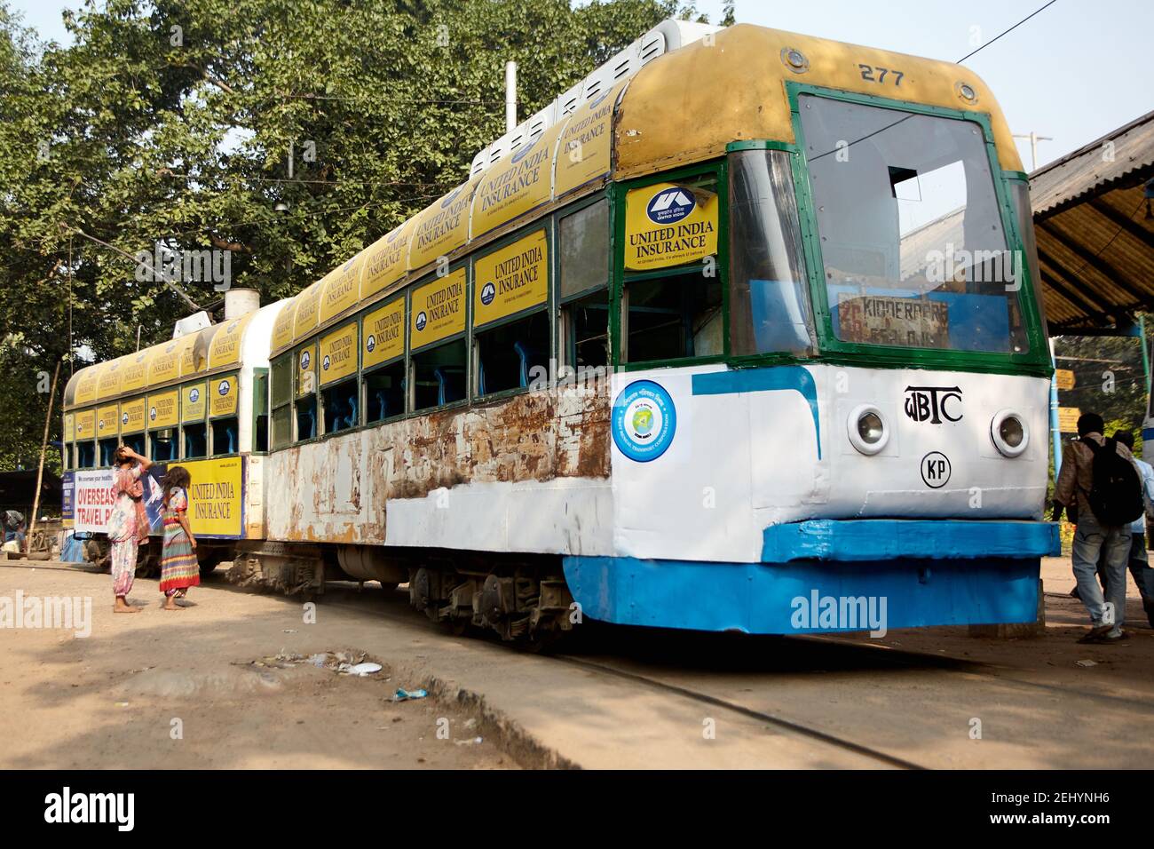 Il sistema tranviario di Kolkata è la più antica rete tranviaria in Asia e l'unica rete che opera ancora ovunque nel subcontinente. Il primo tram elettrico Foto Stock