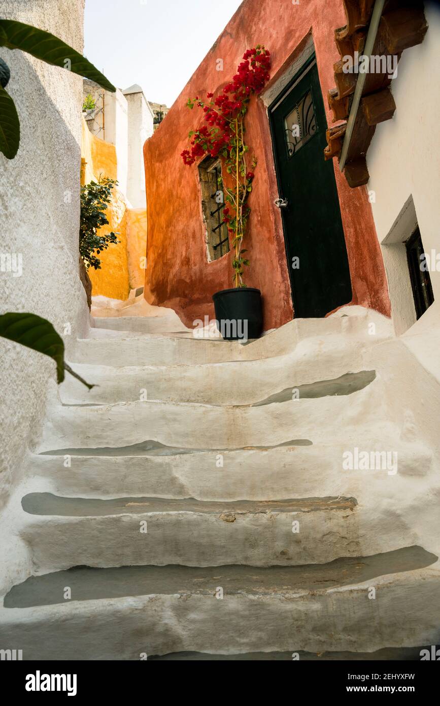 Anafiotika sulla collina dell'Acropoli è costruita nello stile architettonico delle Cicladi delle isole greche, Atene, Grecia. Foto Stock