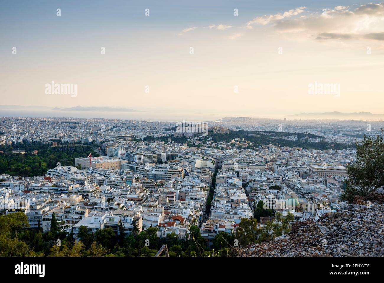 Partenone dalla collina di Lycabettus al Mar Egeo ad Atene, Grecia. Foto Stock