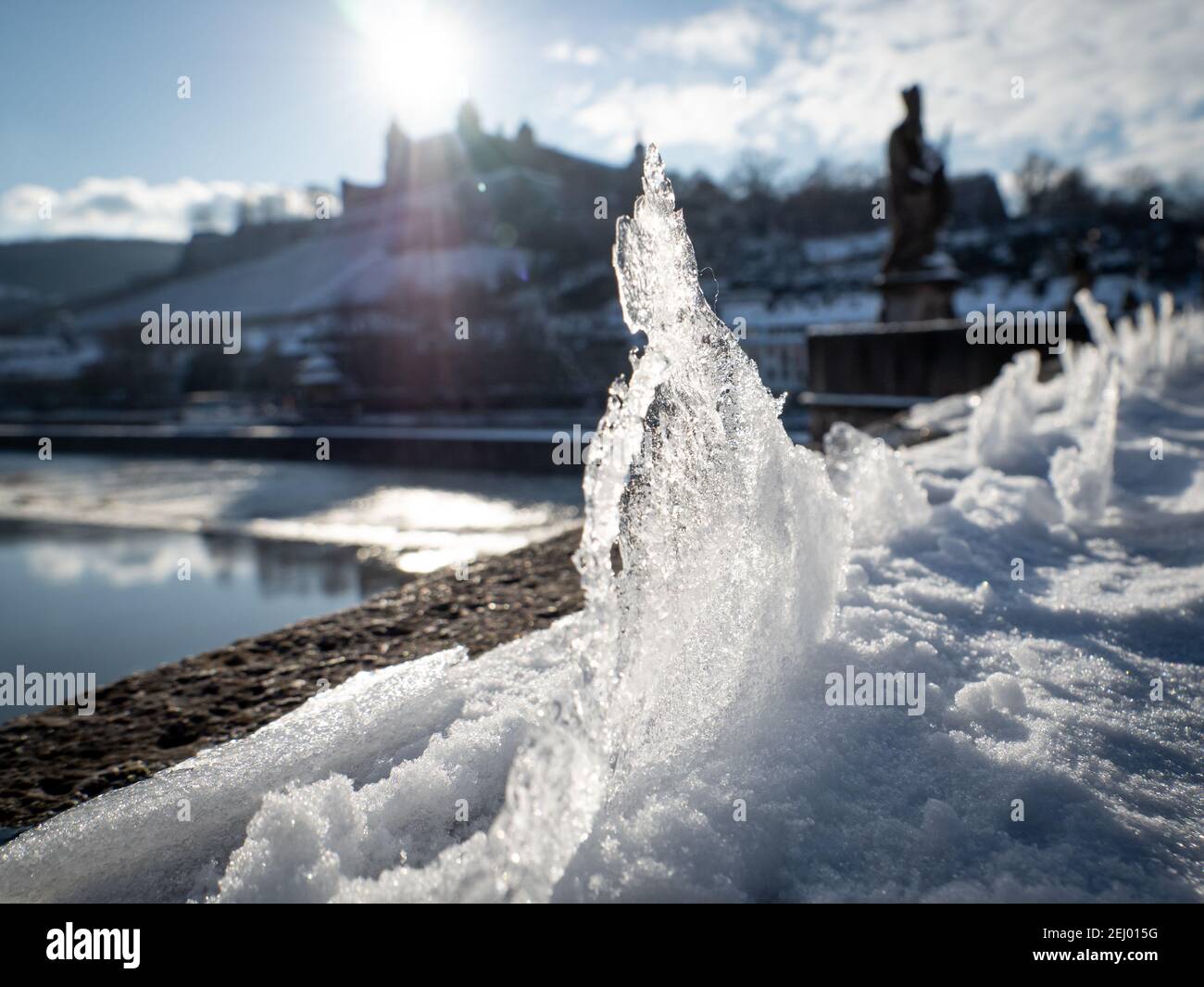 sculture di ghiaccio sul ponte principale di wuerzburg Foto Stock
