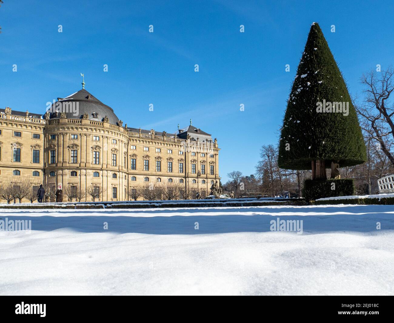 la residenza di wuerzburg, patrimonio mondiale dell'unesco, in inverno in una bella giornata di sole Foto Stock