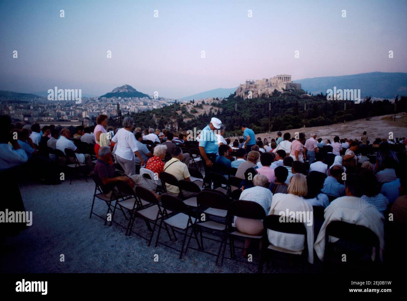 Atene Grecia Pnyx Hill Assemblea luogo udienza guardando Son et Lumiere all'Acropoli ( il saccheggio di Atene ) Foto Stock