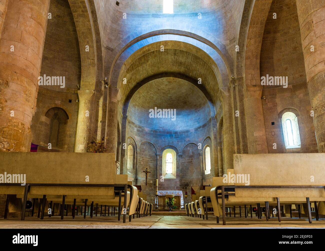 Chiesa del borgo medievale di Saint-Martin-de-londres in Occitania, Francia Foto Stock