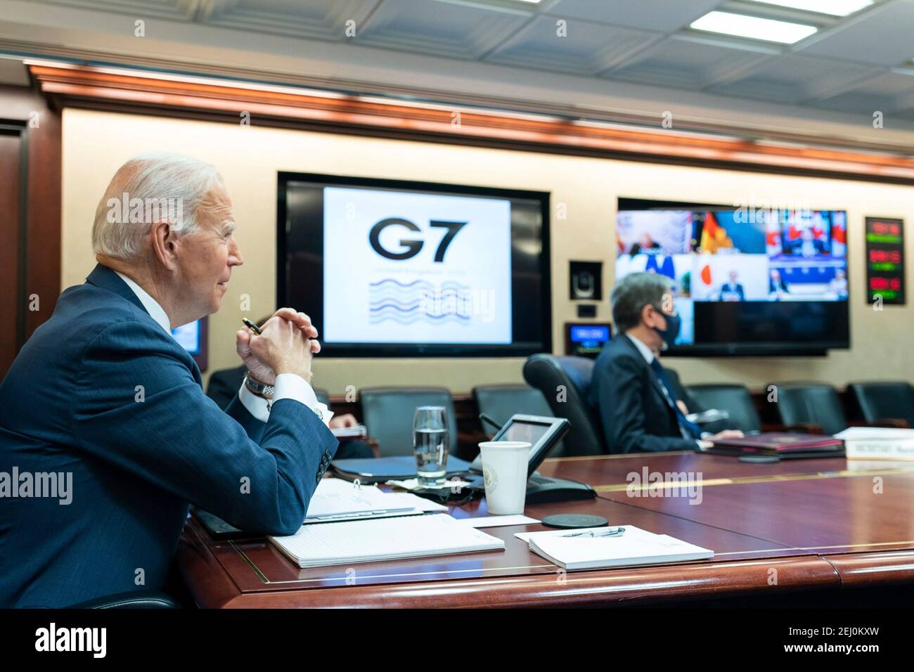 Il presidente degli Stati Uniti Joe Biden tiene una videoconferenza con il gruppo dei sette leader della Sala della situazione della Casa Bianca 19 febbraio 2021 a Washington, D.C. Foto Stock