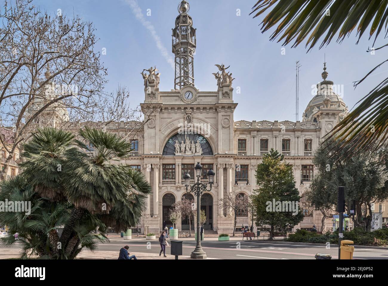 Facciata esterna dell'ufficio postale e dell'edificio delle telecomunicazioni nella città di Valencia, Spagna, Europa Foto Stock