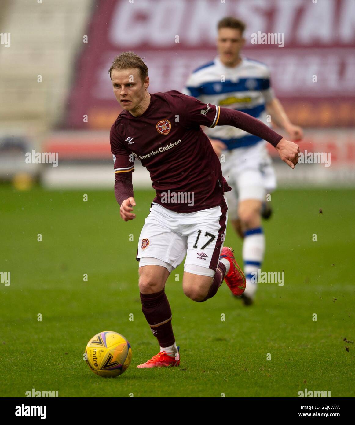 Campionato scozzese - cuore di Midlothian / Morton. Tynecastle Park, Edimburgo, Midlothian, Regno Unito. , . I cuori ospitano Morton nel Campionato Scozzese al Tynecastle Park di Edimburgo. PIC mostra: Il centrocampista di Hearts, Gary Mackay-Steven, porta la palla sul campo. Credit: Ian Jacobs/Alamy Live News Foto Stock