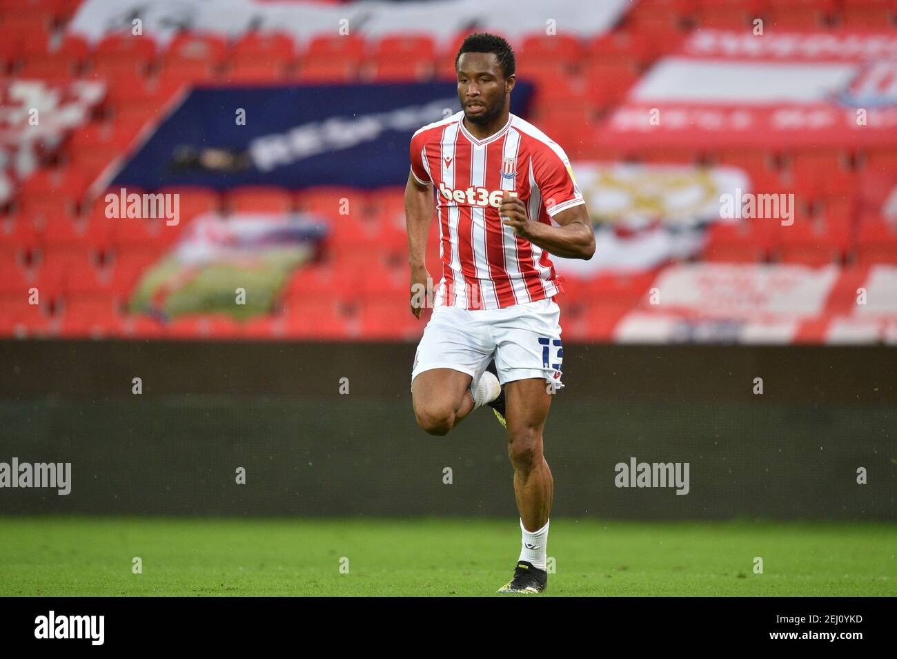 John OBI Mikel n° 13 di Stoke City dopo la partita, il 20/02/2021. (Foto di Richard Long/News Images/Sipa USA) Credit: Sipa USA/Alamy Live News Foto Stock