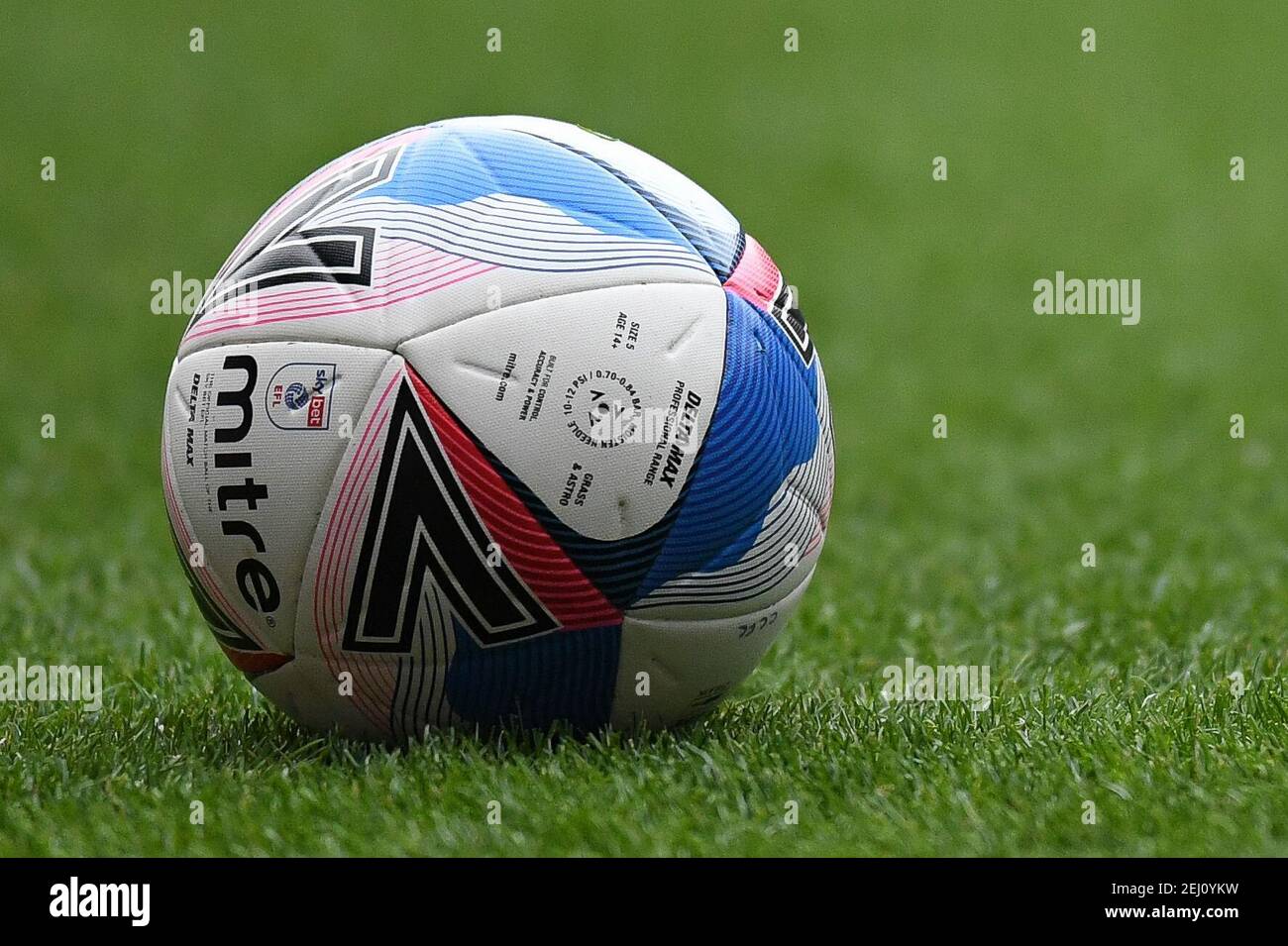 Cardiff, Regno Unito. 20 Feb 2021. EFL Sky Bet Championship Mitre delta max match ball a Cardiff, UK il 20/2021. (Foto di Mike Jones/News Images/Sipa USA) Credit: Sipa USA/Alamy Live News Foto Stock