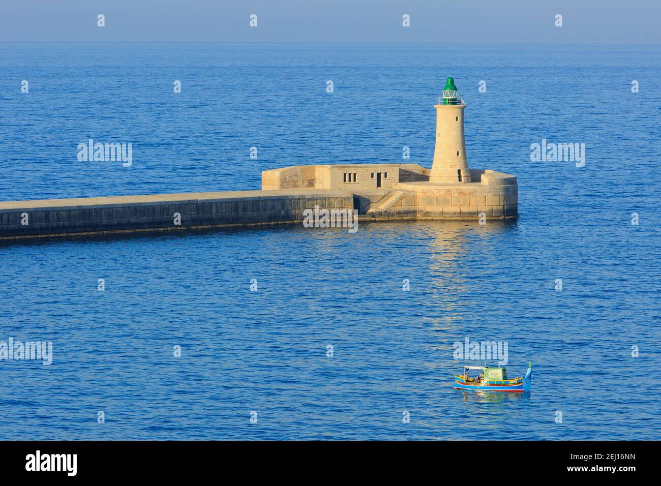 Il faro di Saint Elmo Breakwater (1908) a la Valletta, Malta Foto Stock