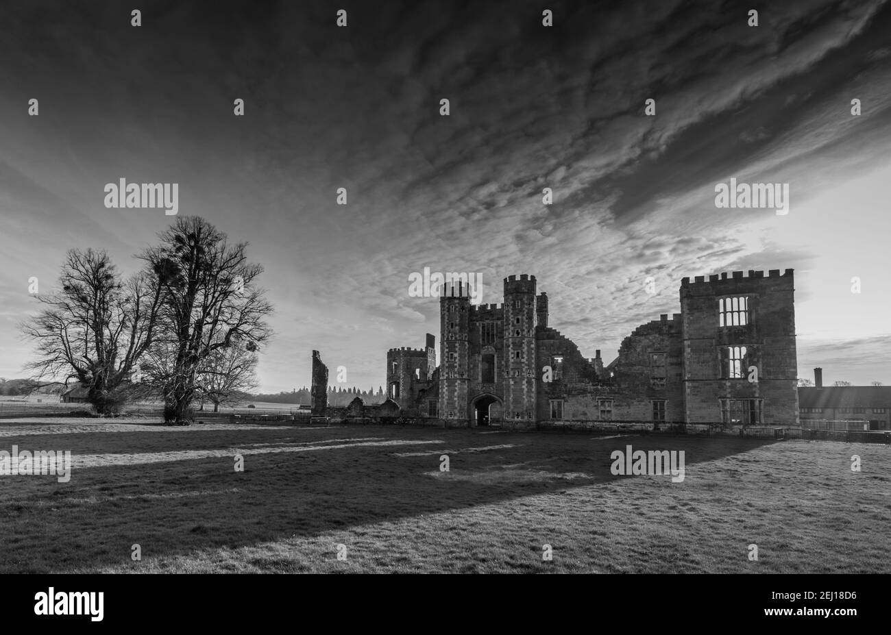 Le rovine di Cowdray House, Midhurst, West Sussex, Regno Unito Foto Stock