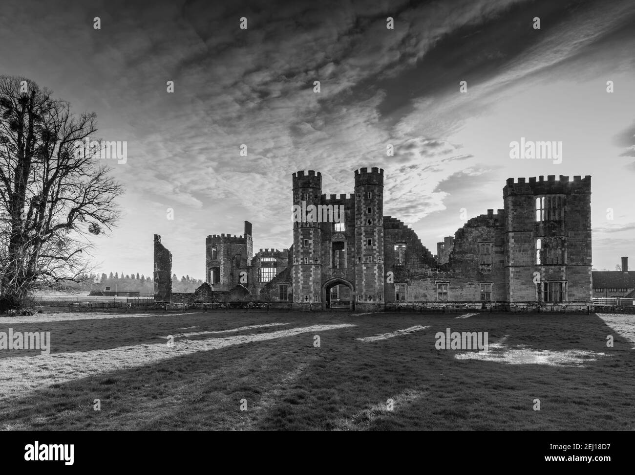 Le rovine di Cowdray House, Midhurst, West Sussex, Regno Unito Foto Stock