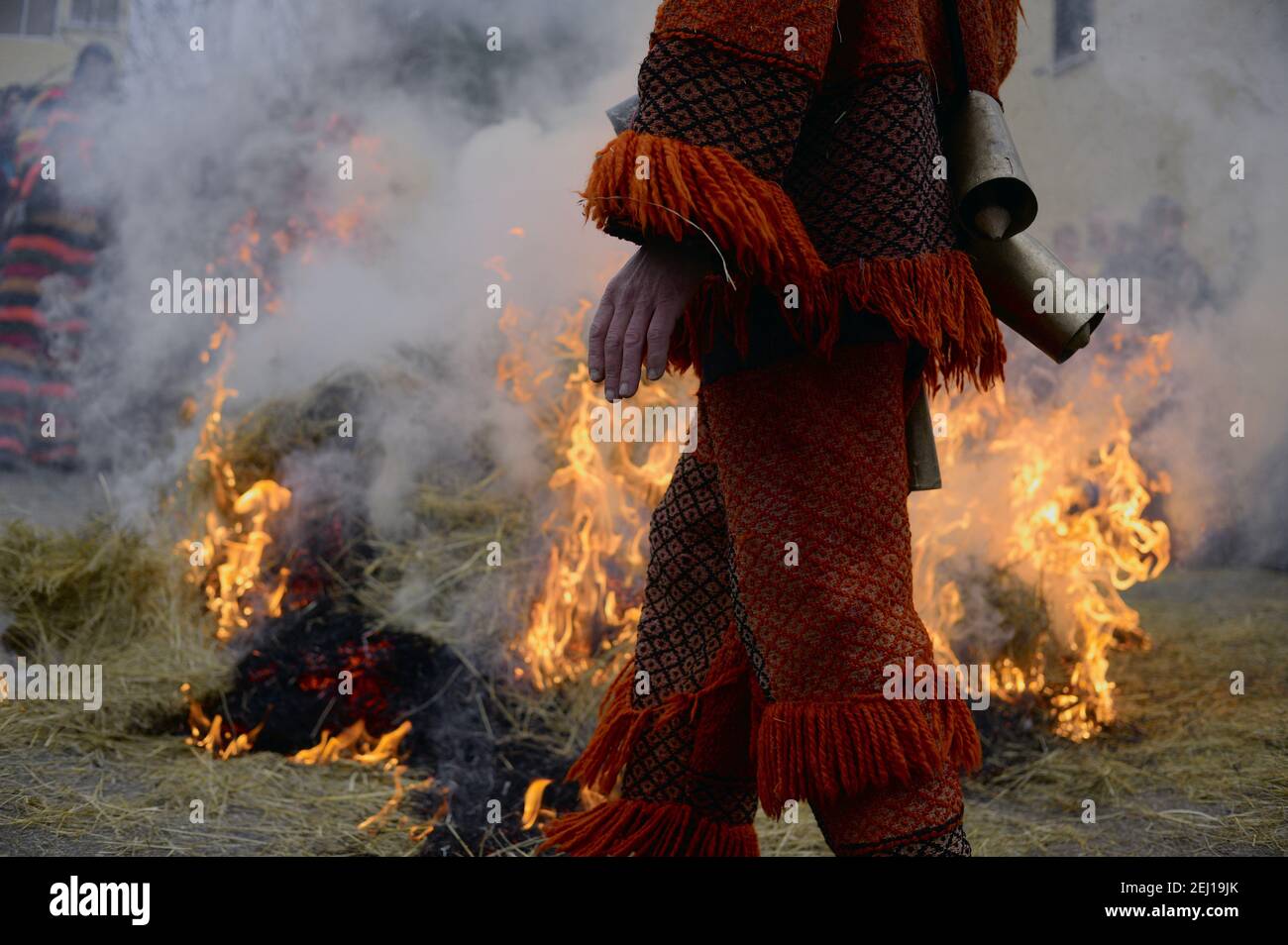 Le feste di Entrudo (o Shrovetide) a Vila Boa (piccolo villaggio nella regione portoghese di Trás-OS-Montes), una tradizionale festa di carnevale che risale Foto Stock