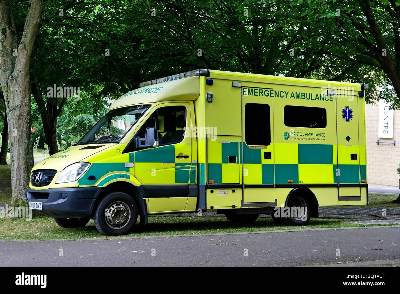 Trowbridge, Wiltshire / UK - Giugno 25 2017: Un ambulanza di Bristol servizi medici di emergenza Mercedes-Benz Sprinter ambulanza Foto Stock